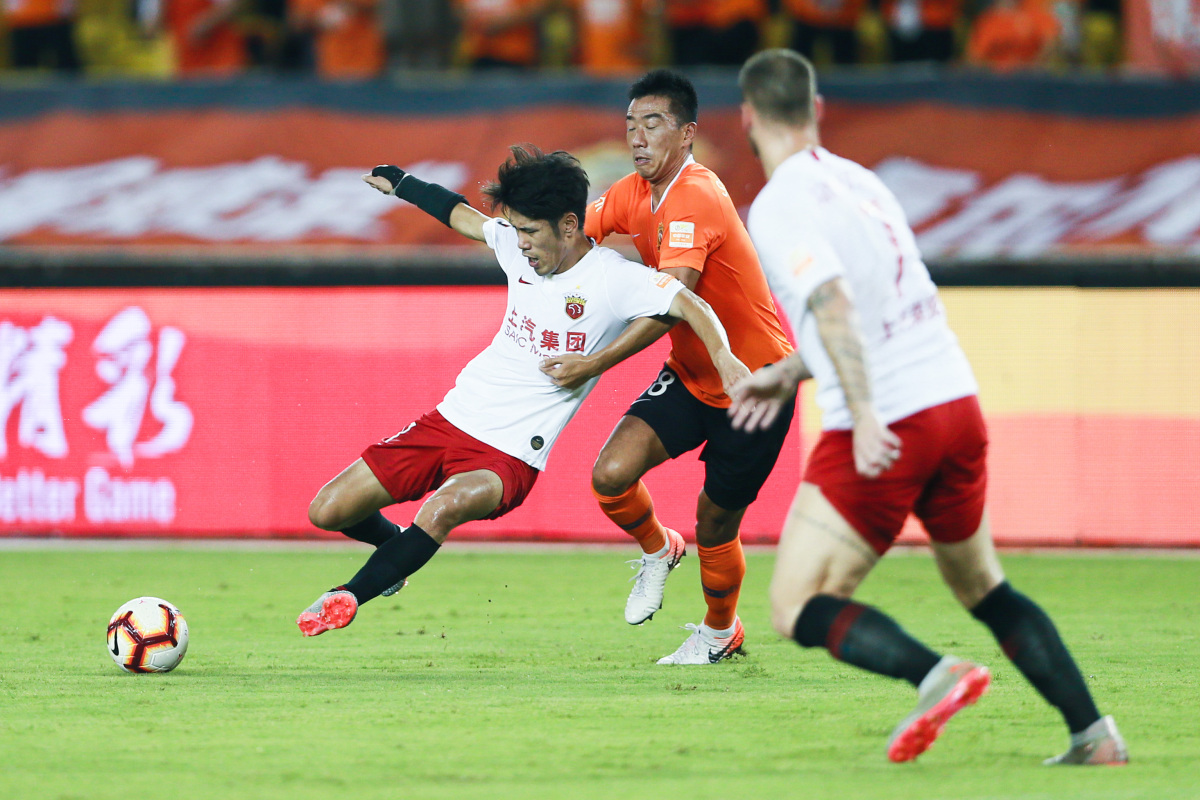 爱游戏体育摔跤巡回赛焦点战：泰山麒麟队淘汰对手洞庭旋风队，外线火力全开。边后卫成为亮点的简单介绍