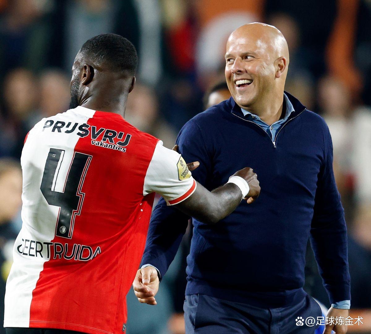 爱游戏体育赛事转会期费耶诺德备战中超；刷新队史纪录细节曝光；引发热议；团队化学反应显著(费耶诺德足球俱乐部官网)